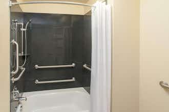 Hotel Baymont Grand Forks photo 5