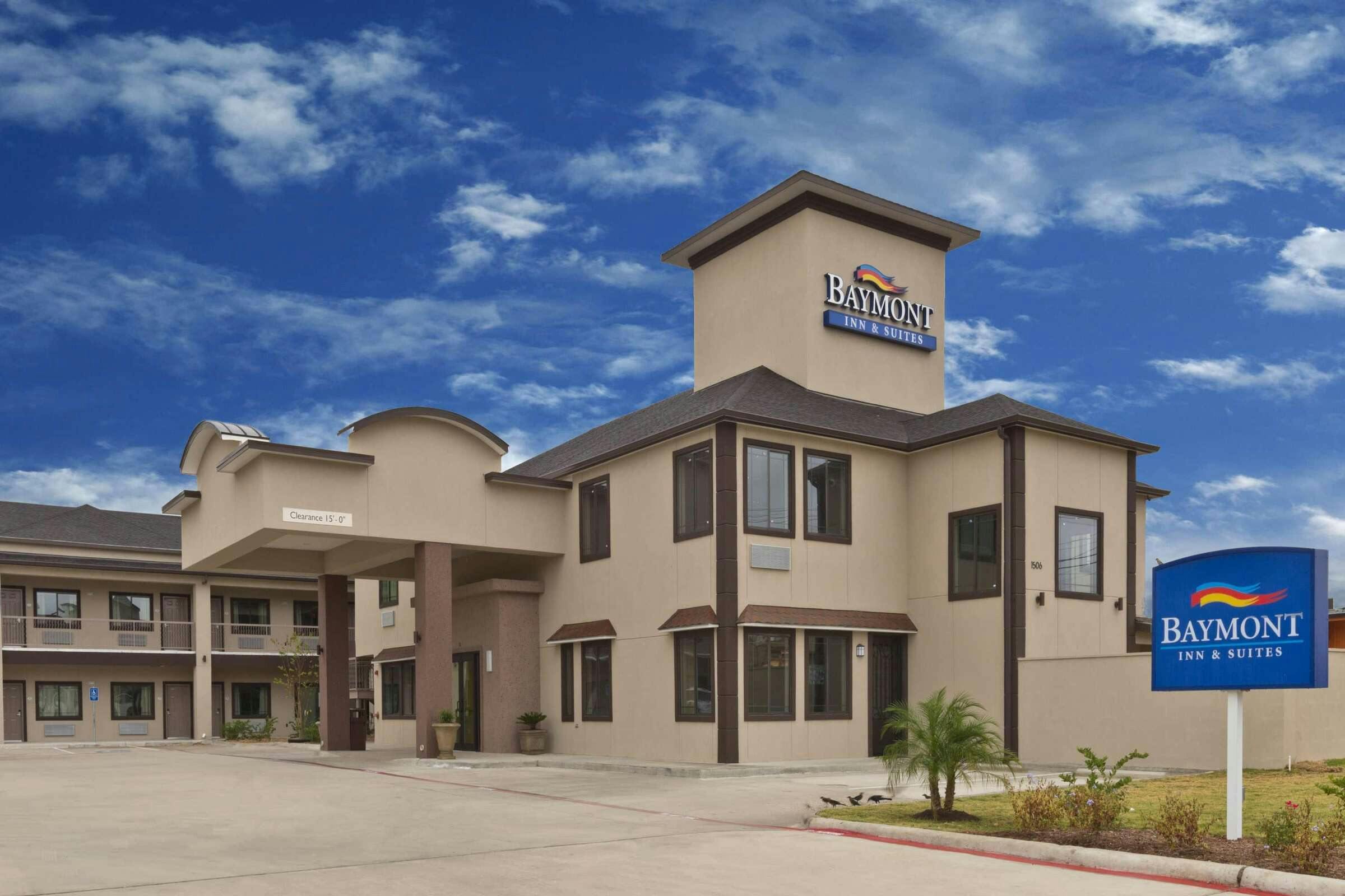 Hotel Baymont Bryan College Station photo 1