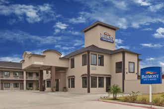 Hotel Baymont Bryan College Station photo 1