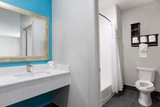 Hotel Baymont Bryan College Station photo 5