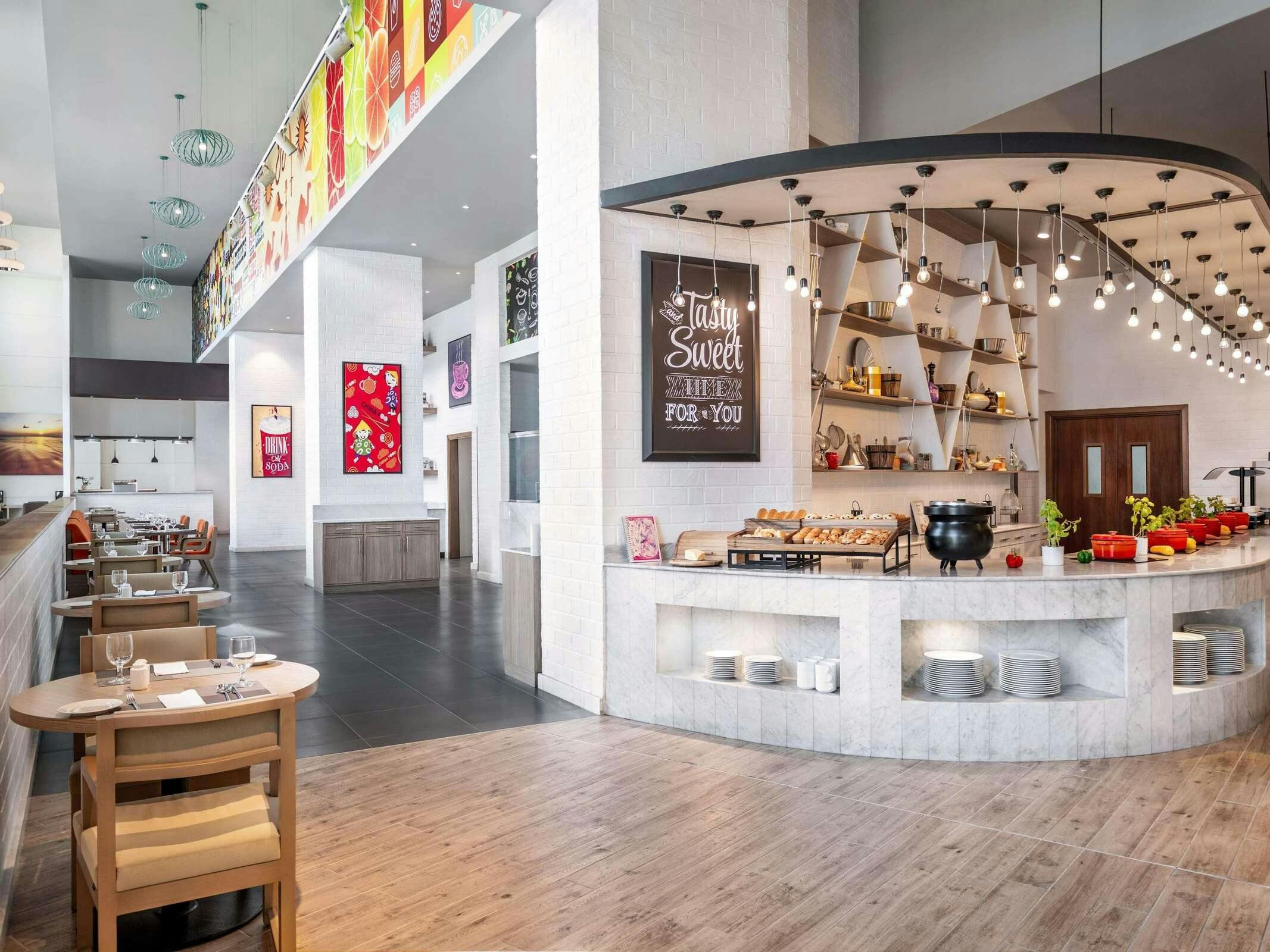 Hotel IBIS STYLES DRAGON MART photo 1