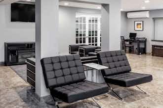 Hotel Baymont Glenview photo 2