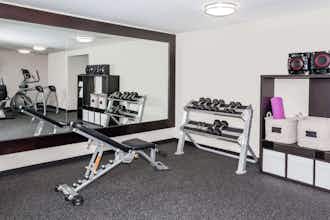Hotel Baymont Glenview photo 3