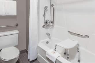 Hotel Baymont Glenview photo 4