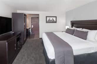 Hotel Baymont Glenview photo 5