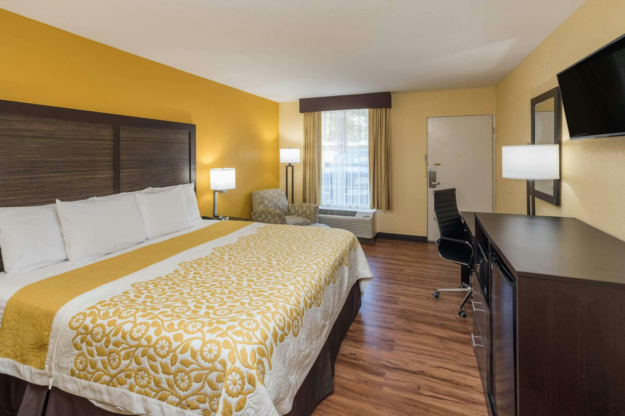 Hotel Days Inn Madison photo 3
