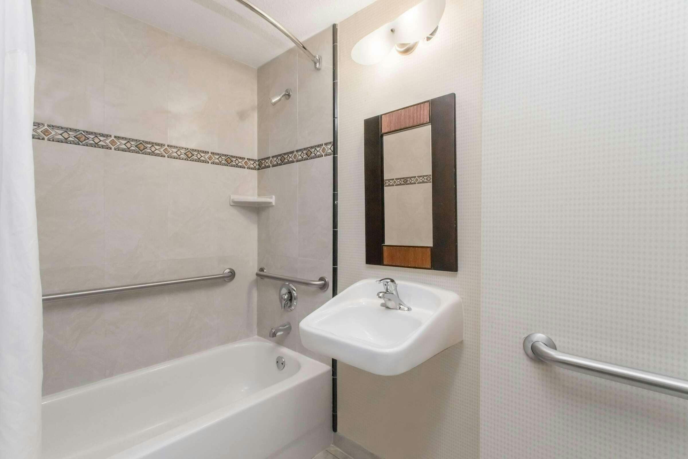 Hotel Days Inn/Stes Fort Pierce I-95 photo 4