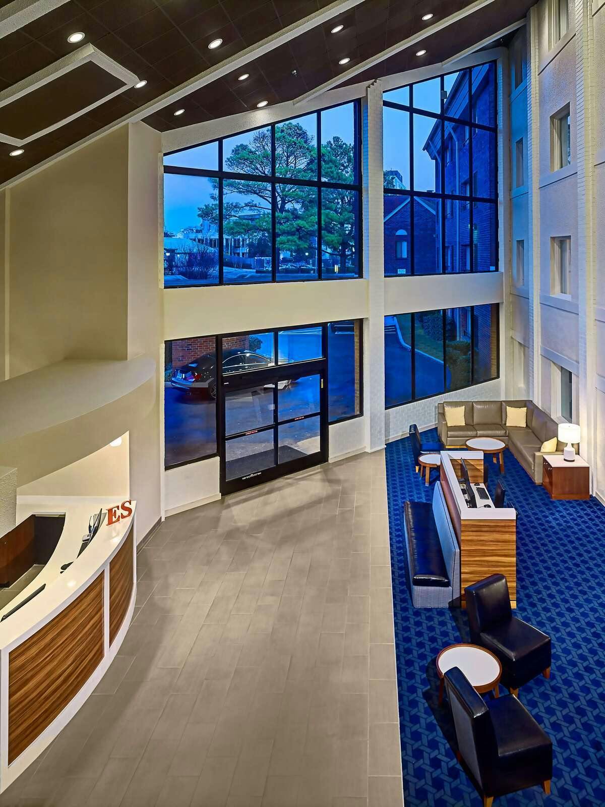 Hotel Sonesta Simply Suites Memphis East Poplar Pike photo 2