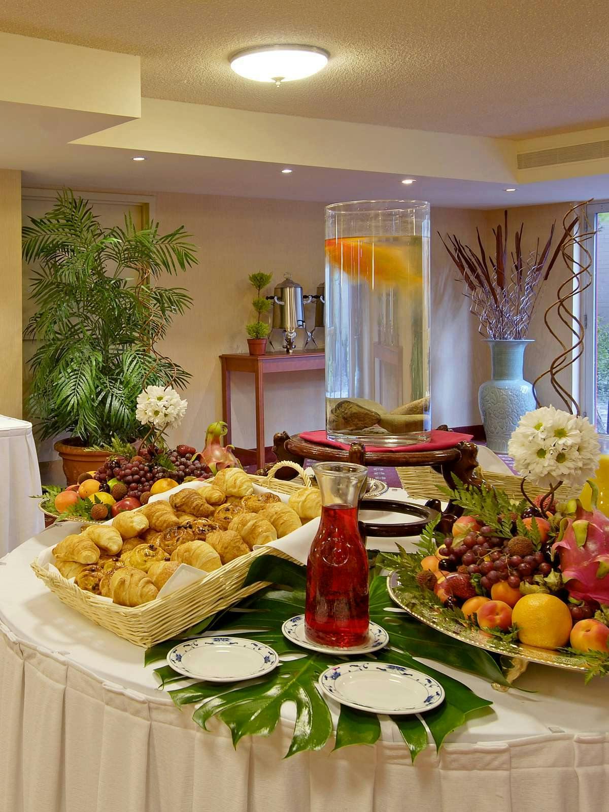 Hotel Holiday Inn Select Montreal Centre Ville Downtown photo 3