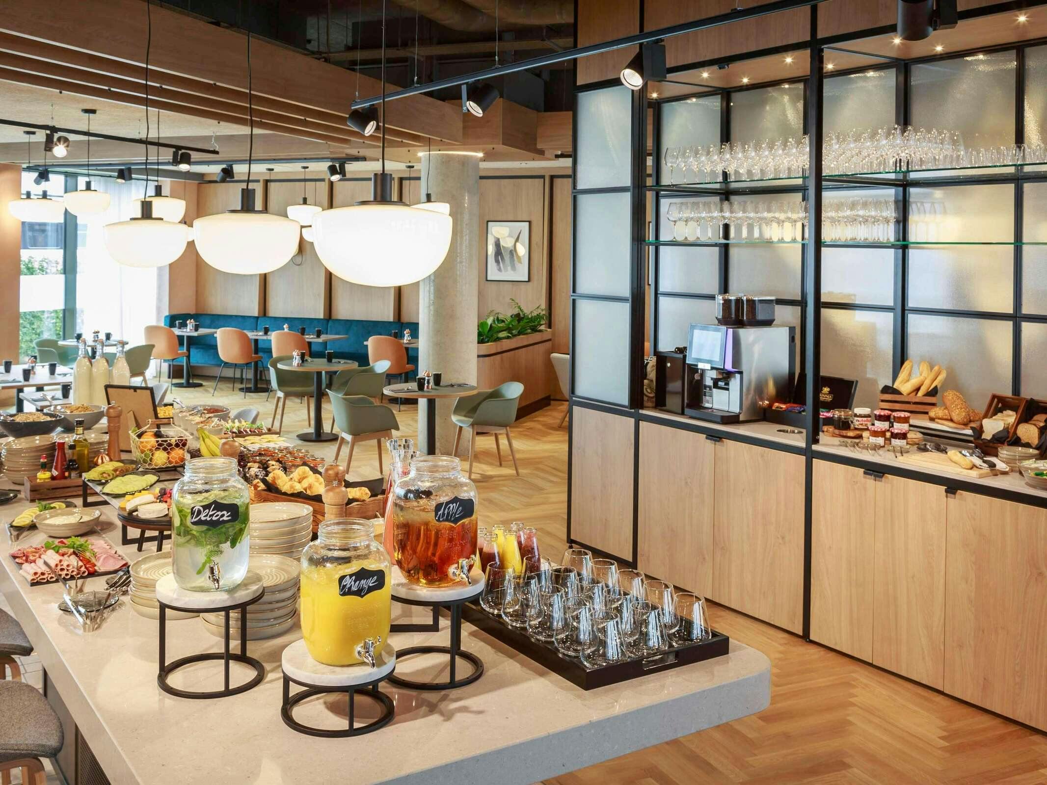 Hotel Novotel Cambridge North photo 2