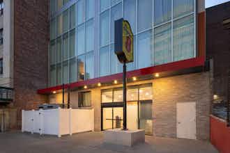 Hotel Super 8 Bronx Stadium photo 1