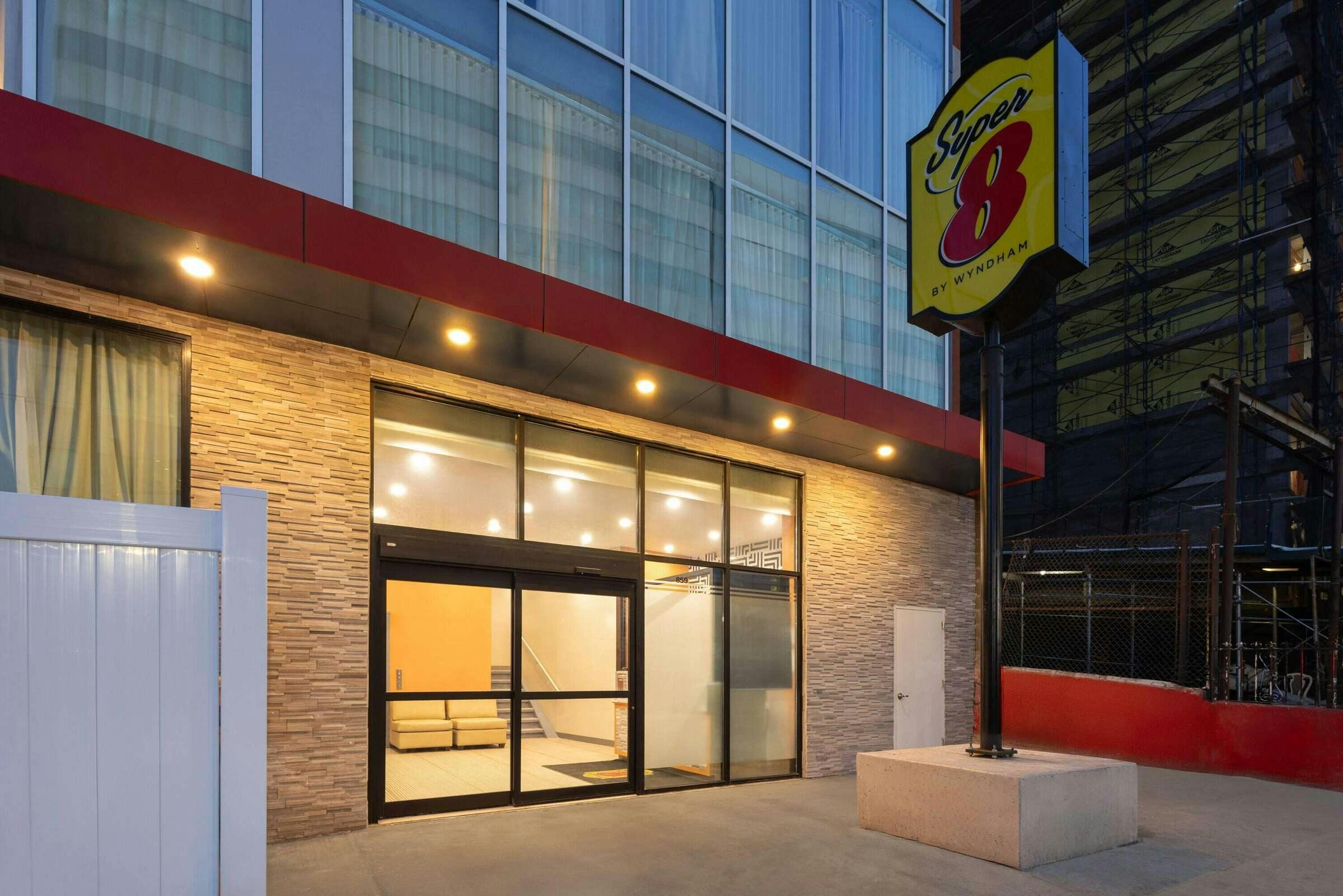 Hotel Super 8 Bronx Stadium photo 2
