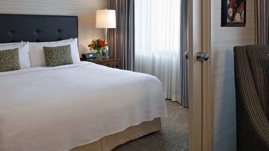 Hotel Cambridge Suites Hotel - Toronto photo 4