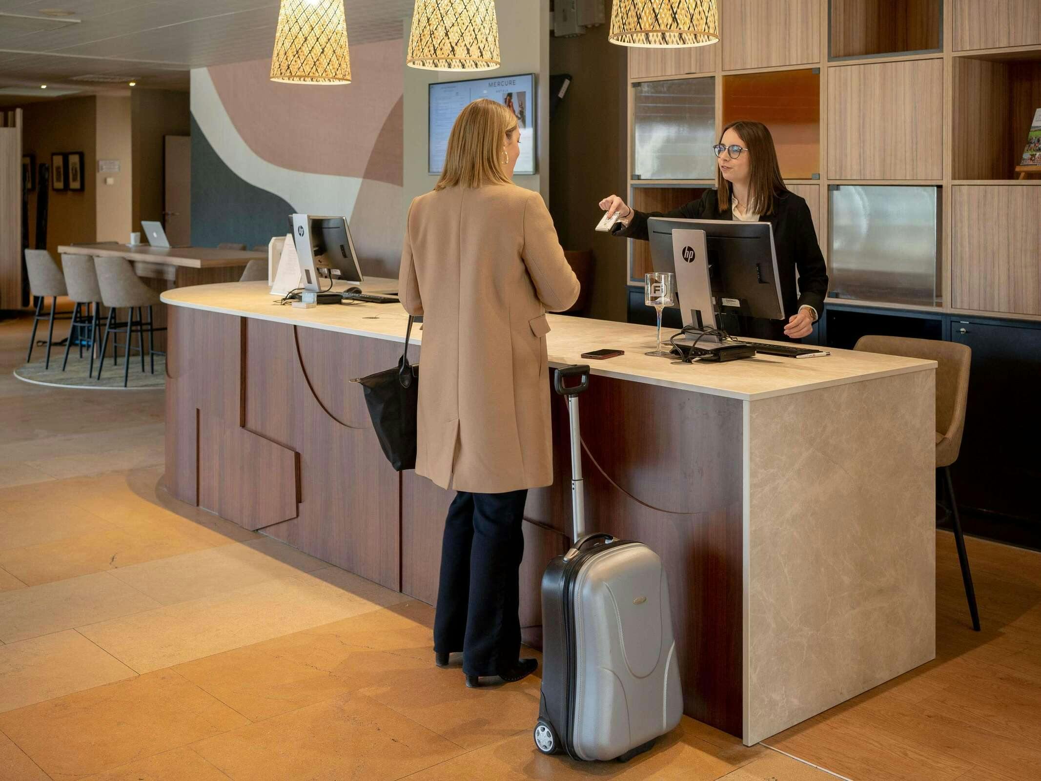 Hotel Hôtel Mercure Auxerre Autoroute Du Soleil photo 1