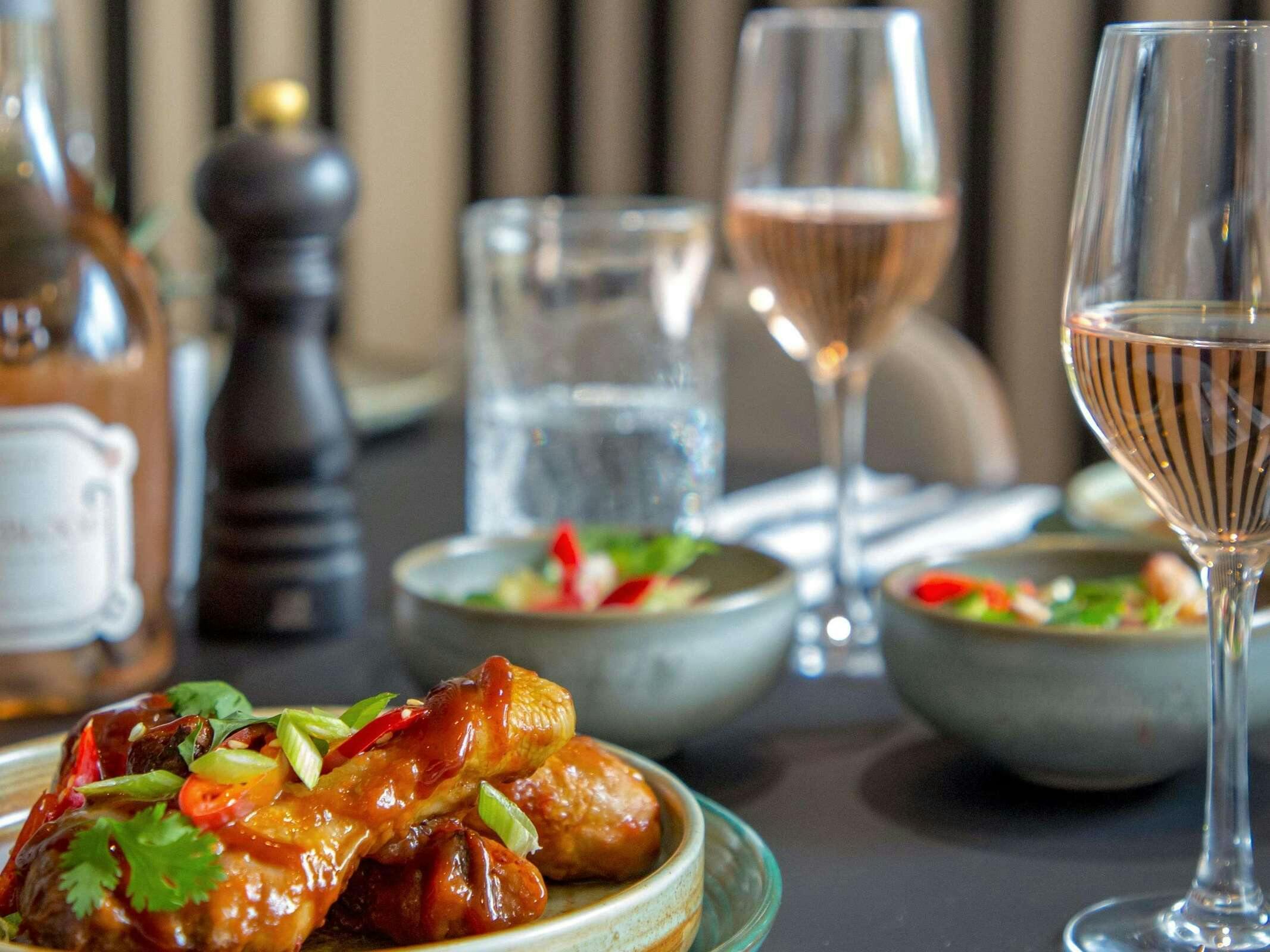 Novotel Pont de L'Arc Fenouillères