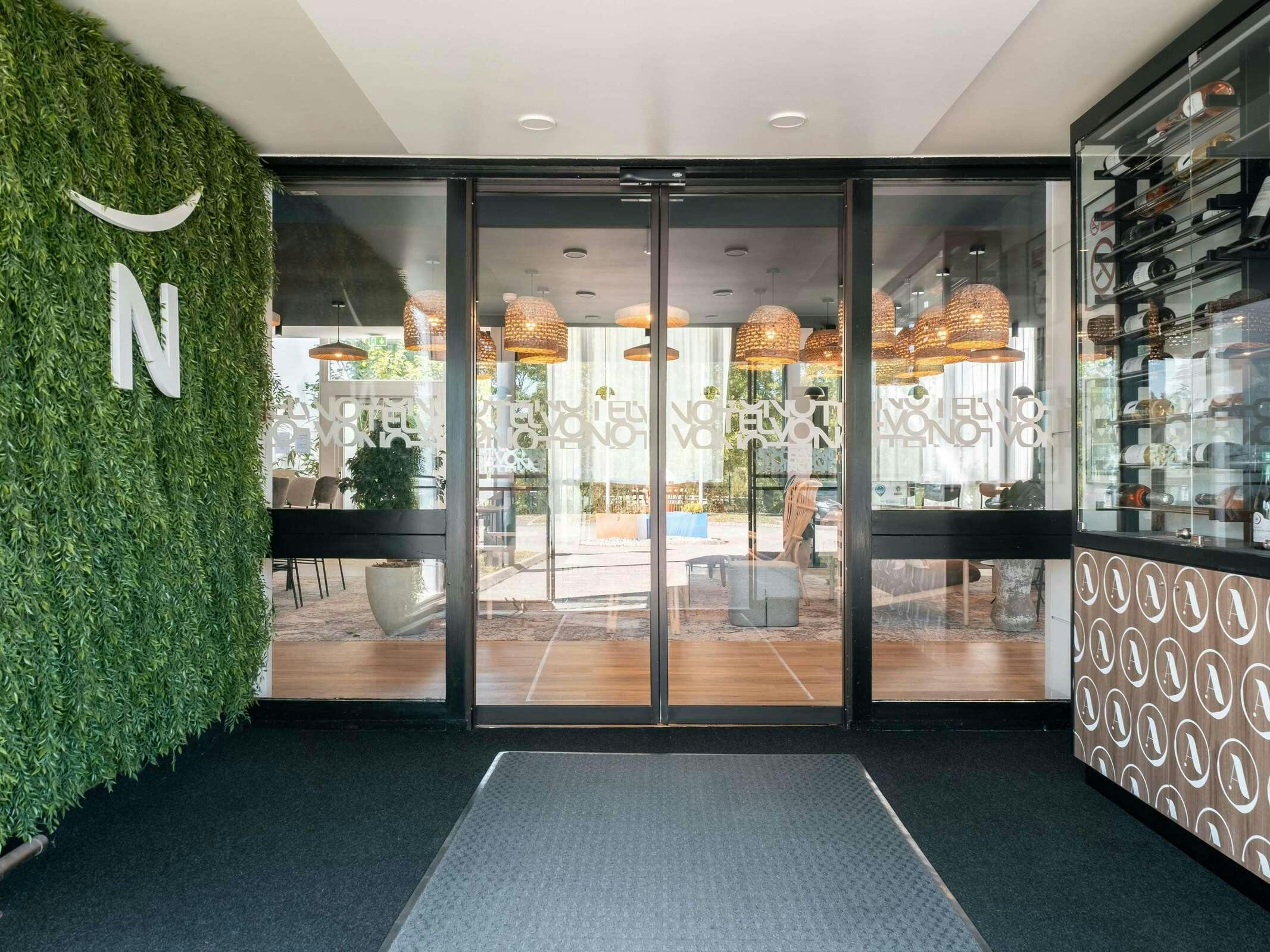 Hotel Novotel Chartres photo 2