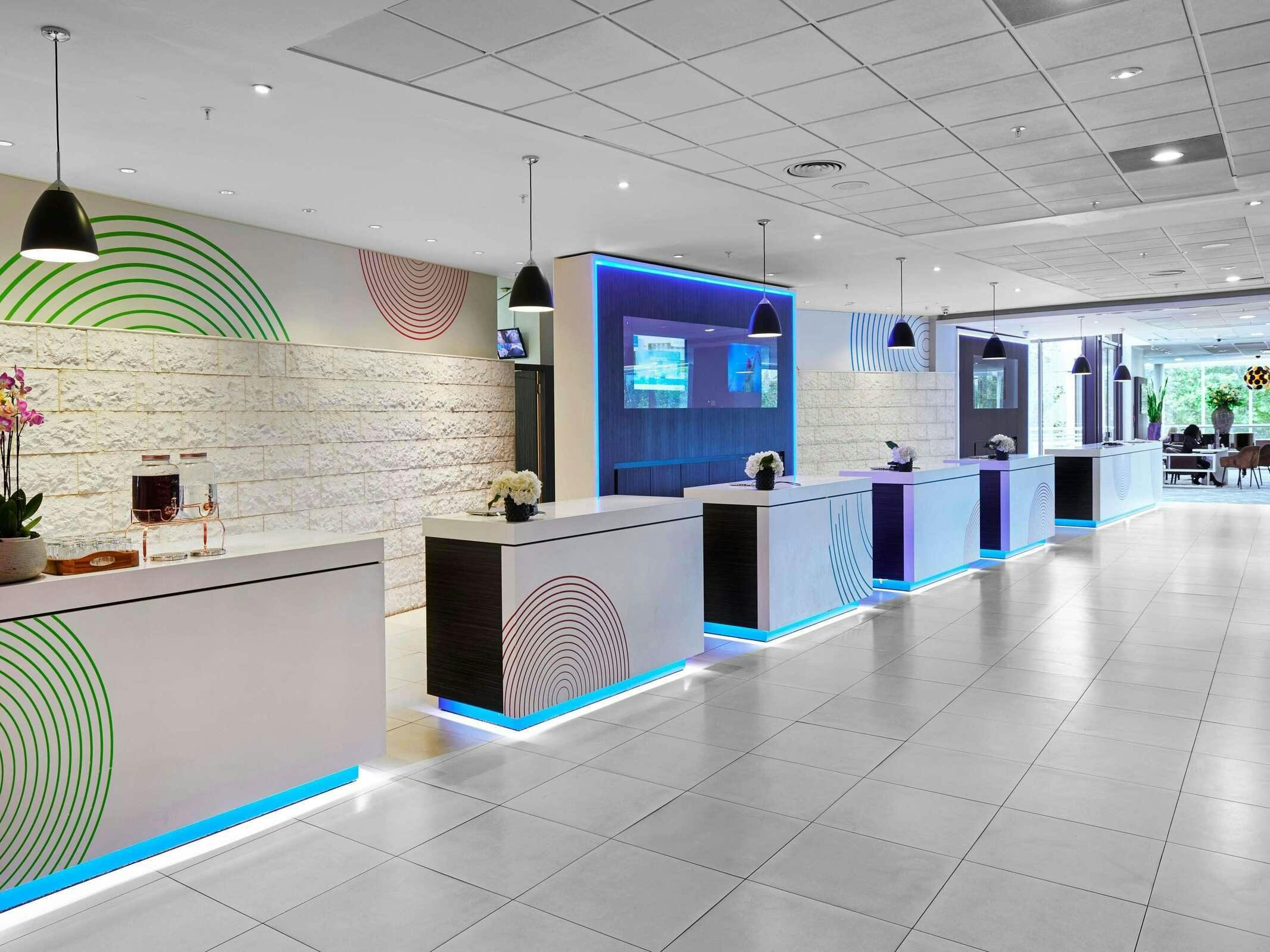 Hotel Novotel London West photo 1