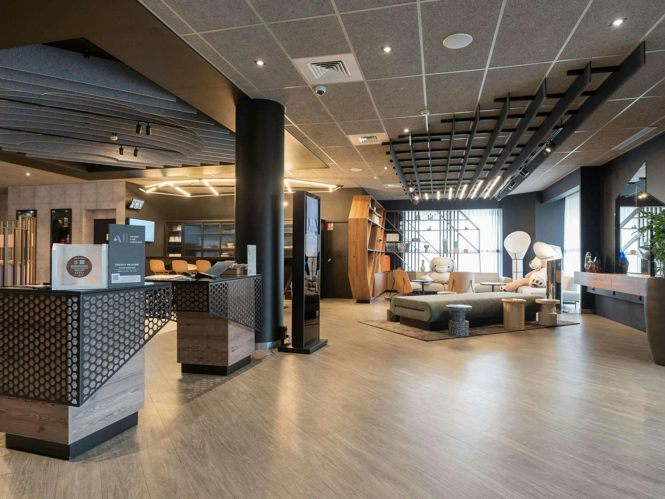 Hotel Novotel Poitiers Site Du Futuroscope photo 4