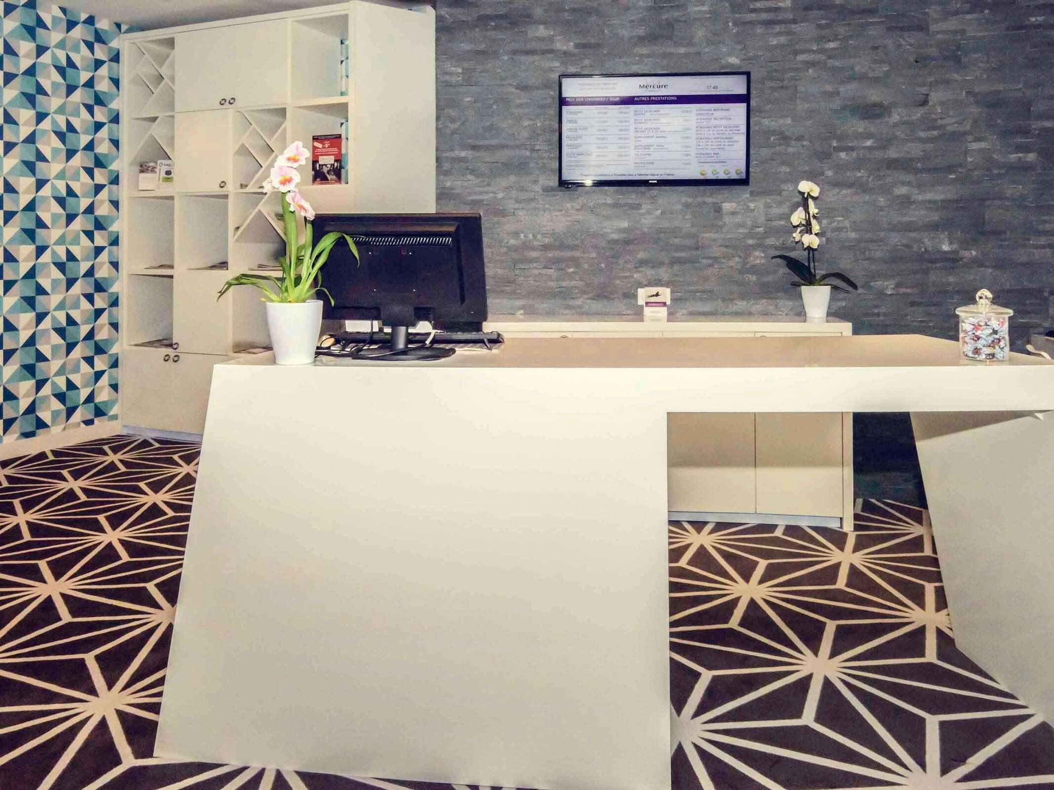 Hotel Hôtel Mercure Poitiers Site Du Futuroscope photo 1