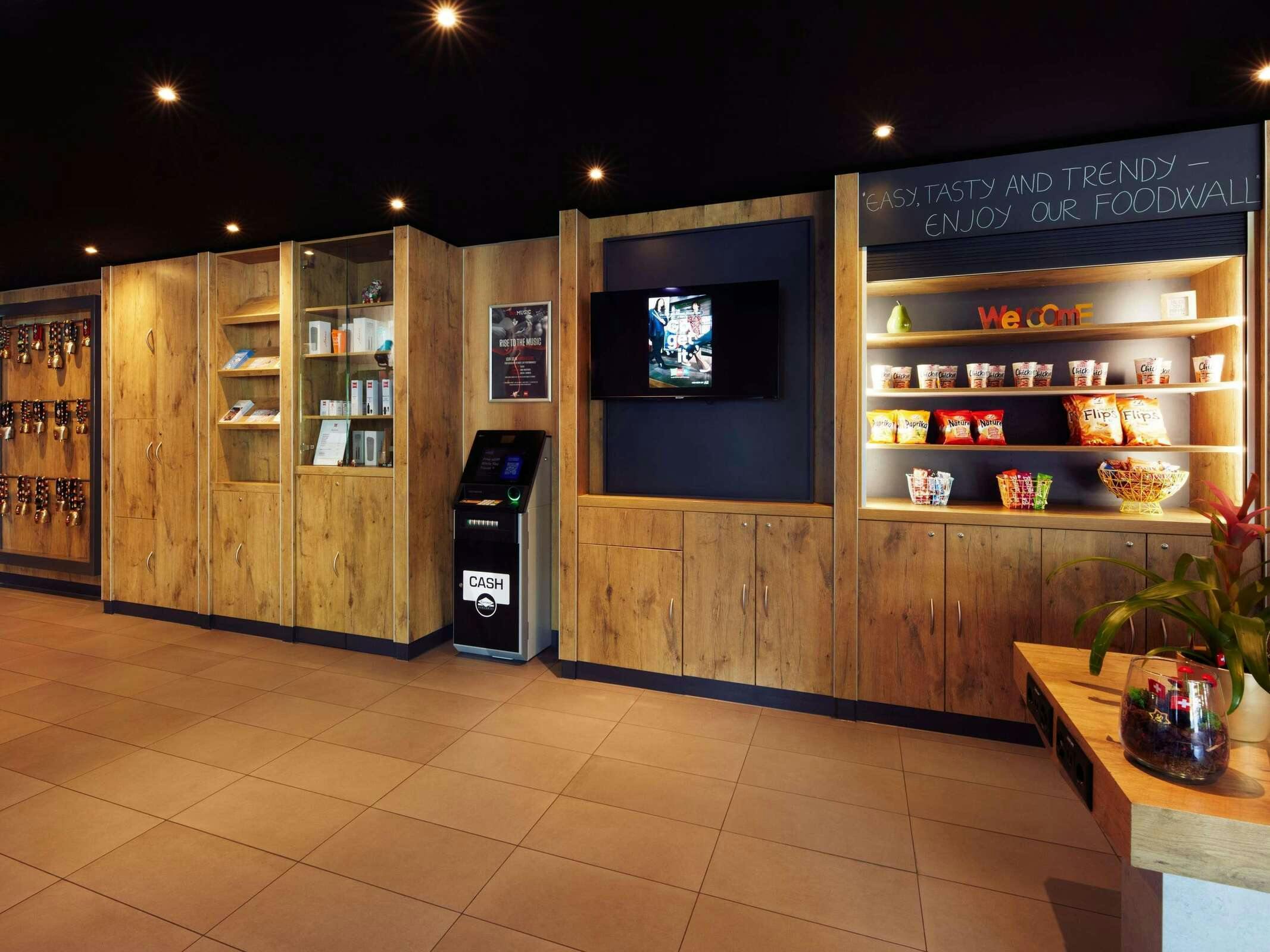 Hotel Ibis Zurich Messe Airport photo 1