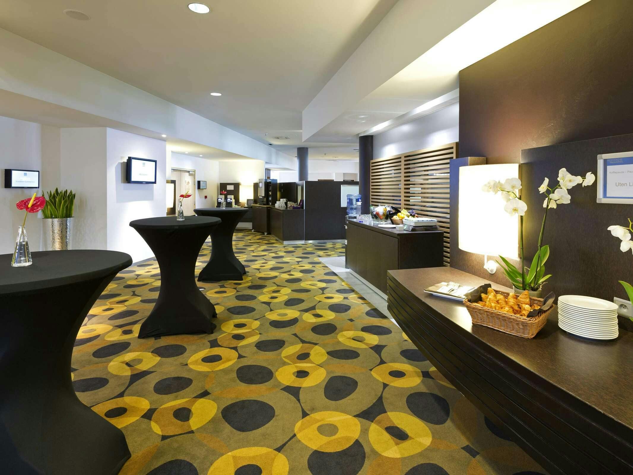 Hotel Novotel Leuven Centrum photo 2