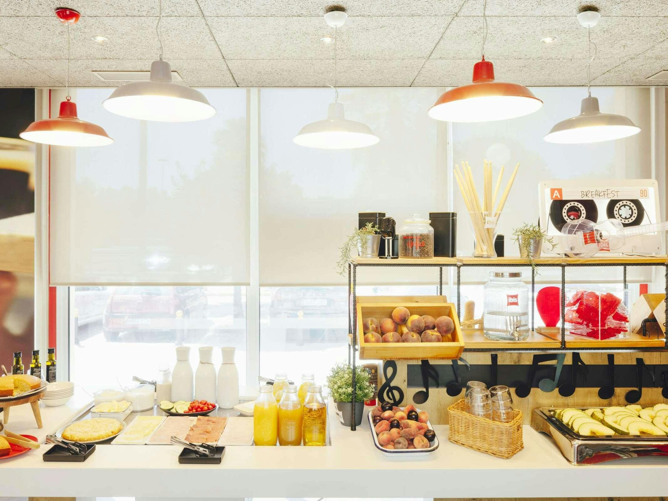 Hotel Ibis Sevilla photo 2