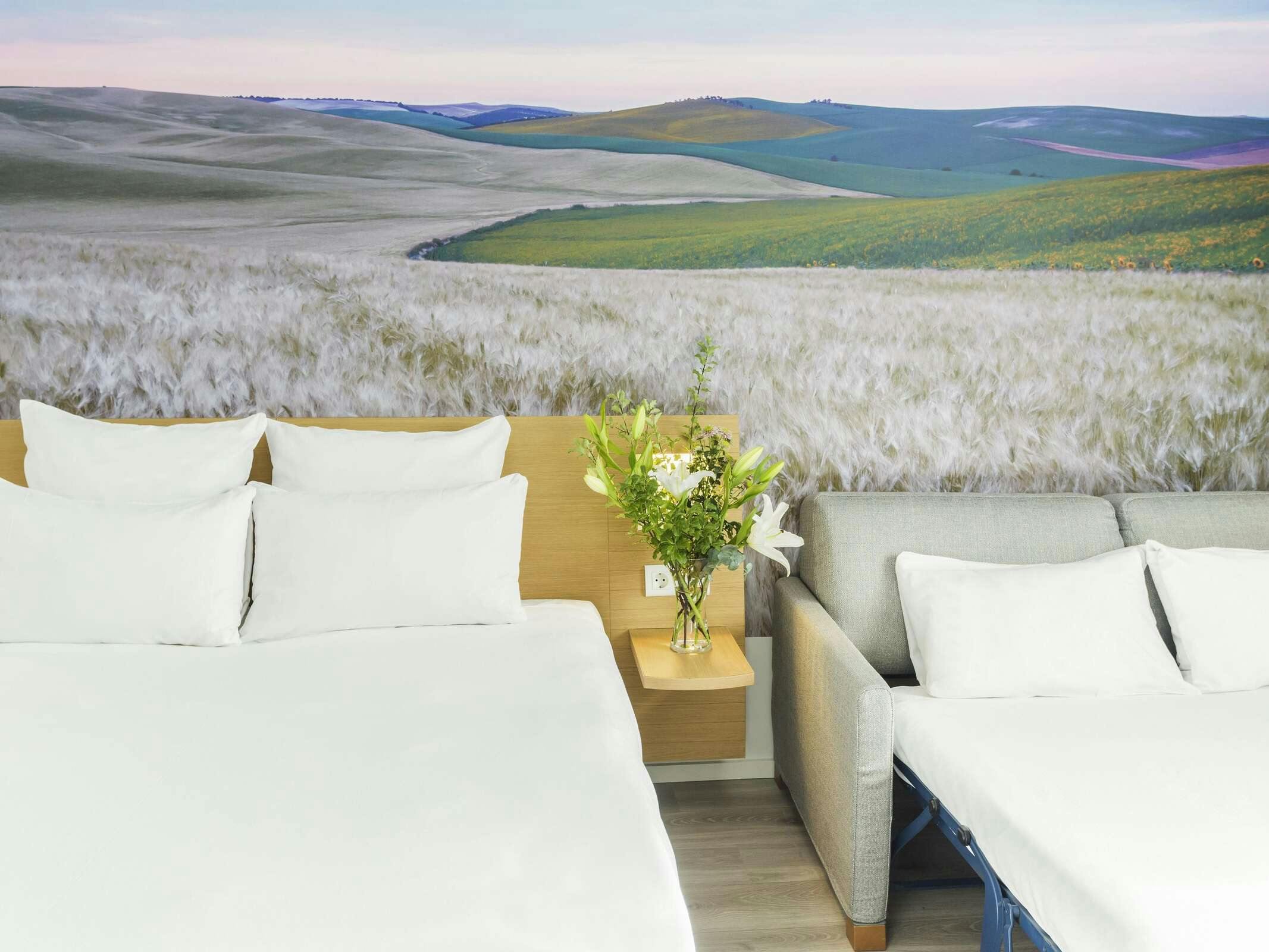 Hotel Novotel Sevilla Marqués Del Nervion photo 2