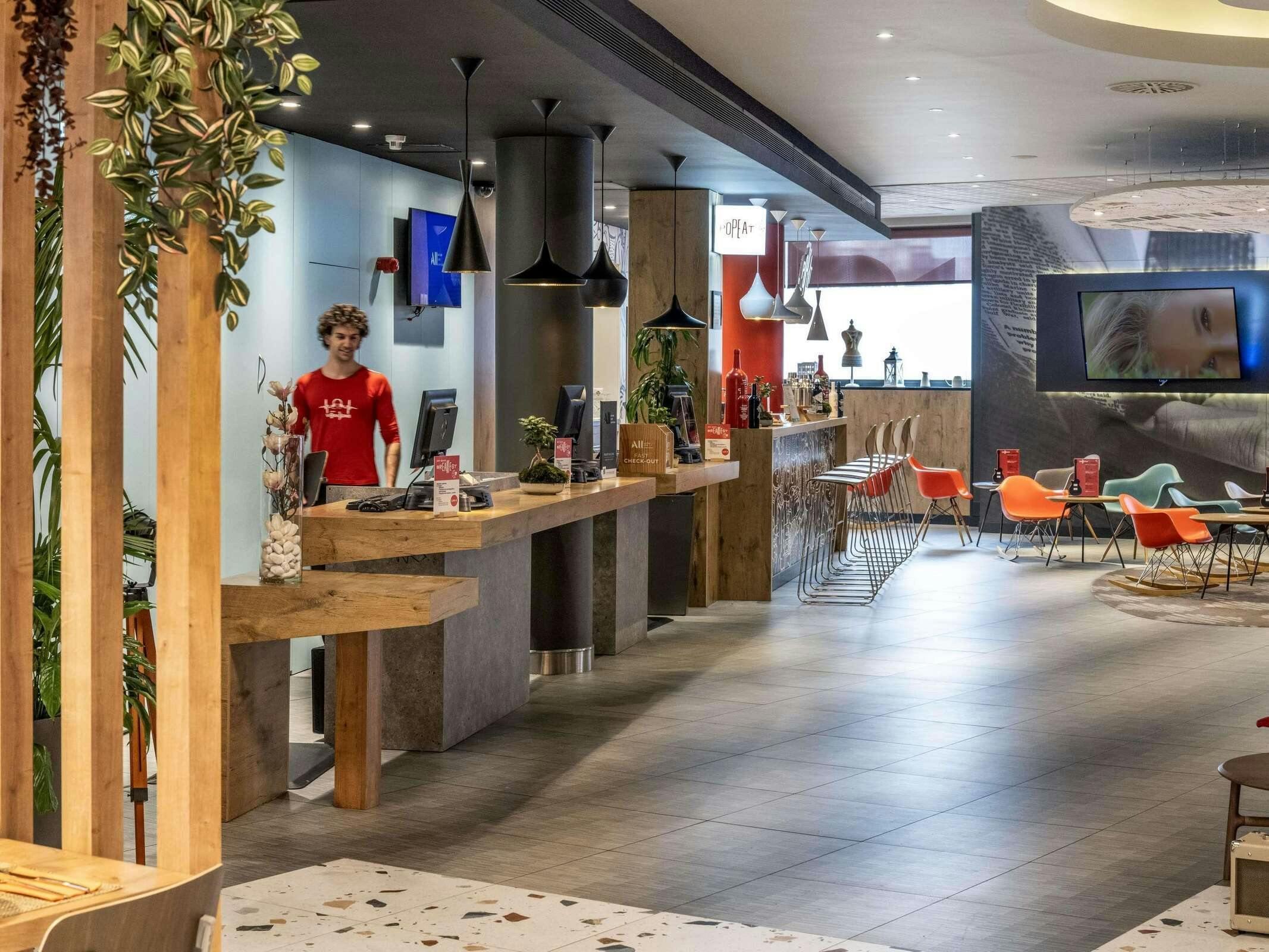 Hotel Ibis Madrid Aeropuerto Barajas photo 5