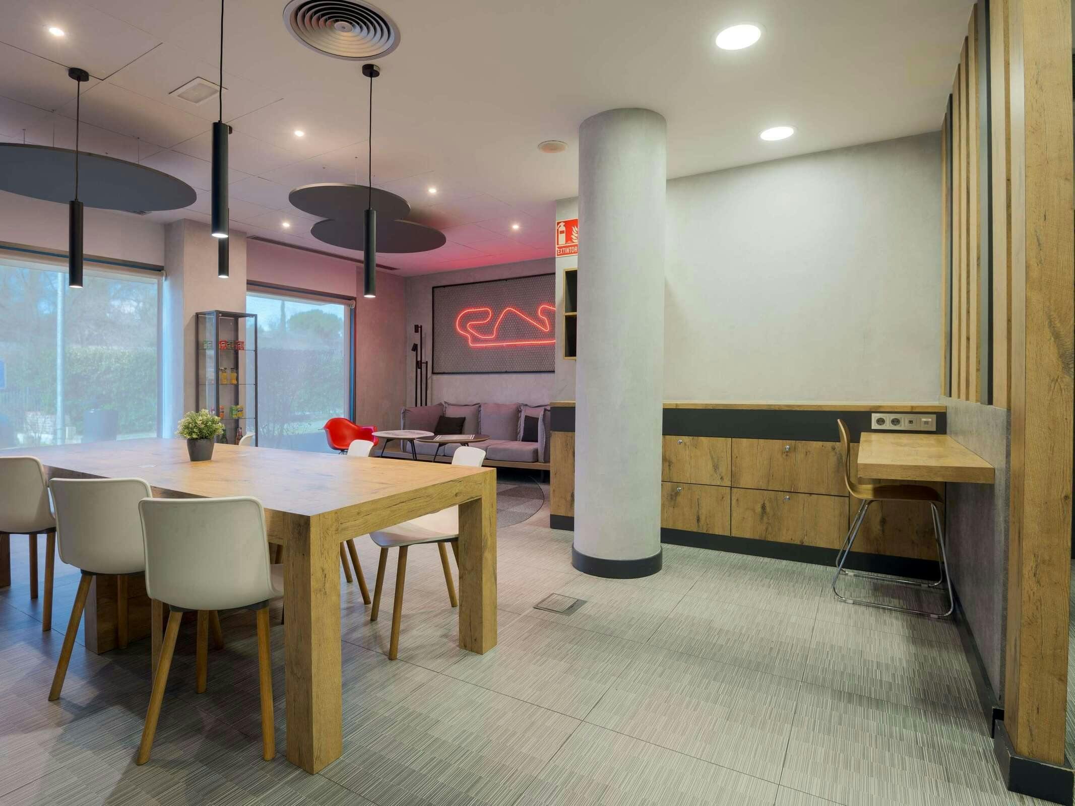 Hotel Ibis Barcelona Montmelo Granollers photo 3