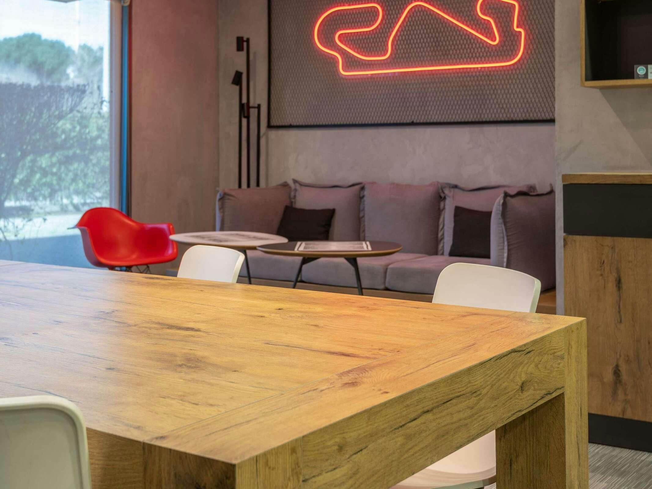 Hotel Ibis Barcelona Montmelo Granollers photo 4