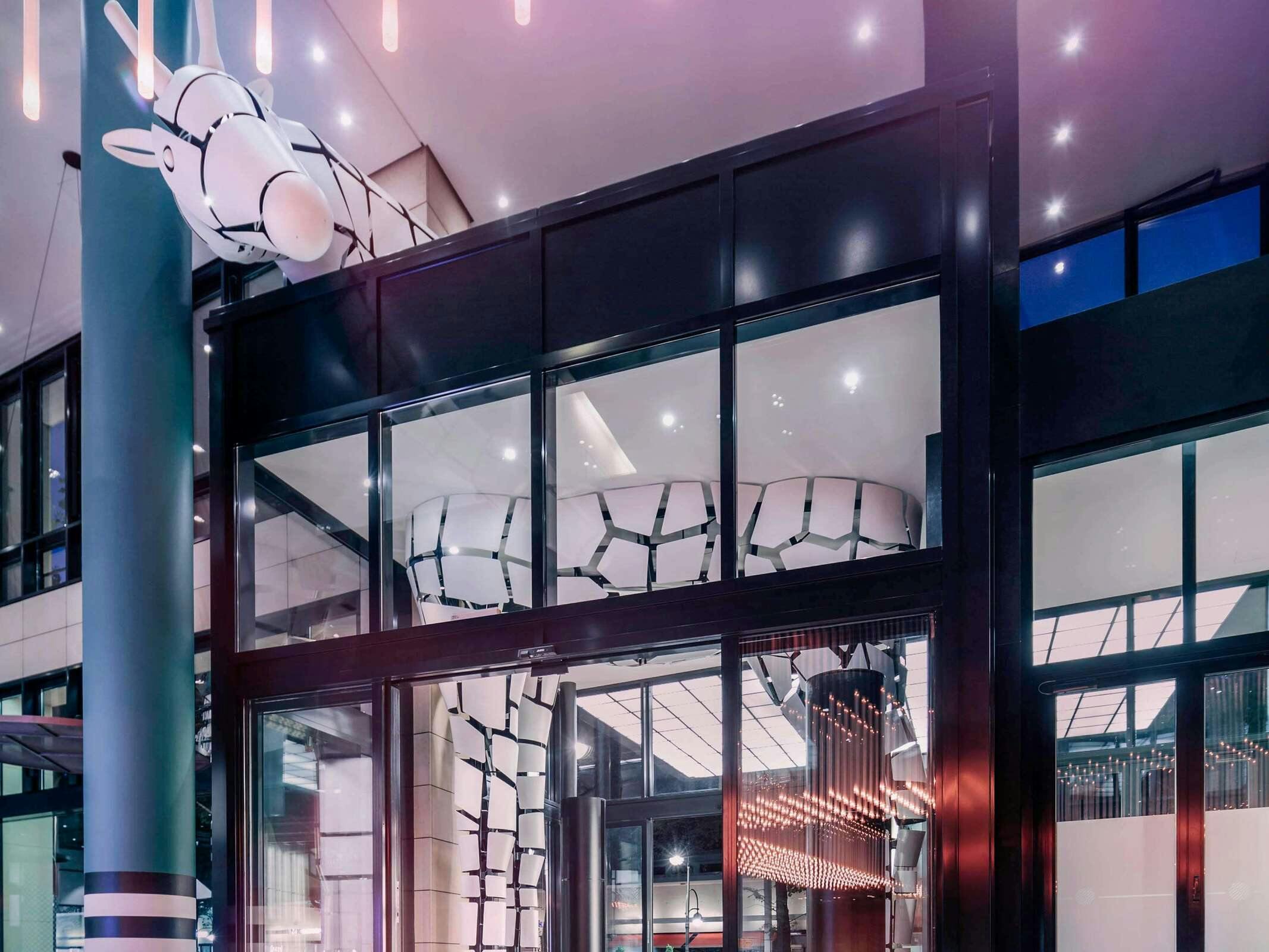 Hotel Pullman Berlin Schweizerhof photo 3