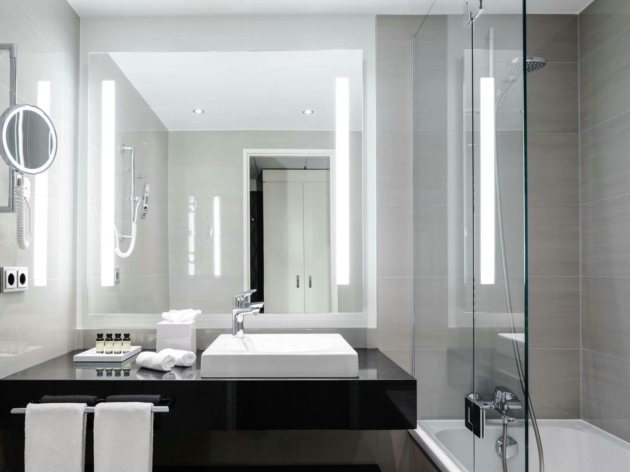 Hotel Pullman Berlin Schweizerhof photo 4