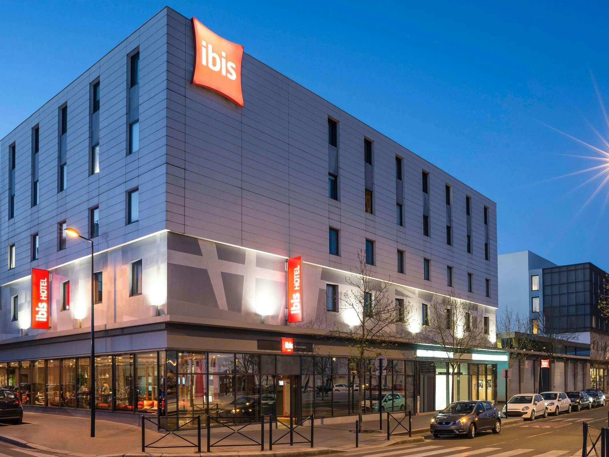 Hotel Ibis Bordeaux Centre Bastide photo 2