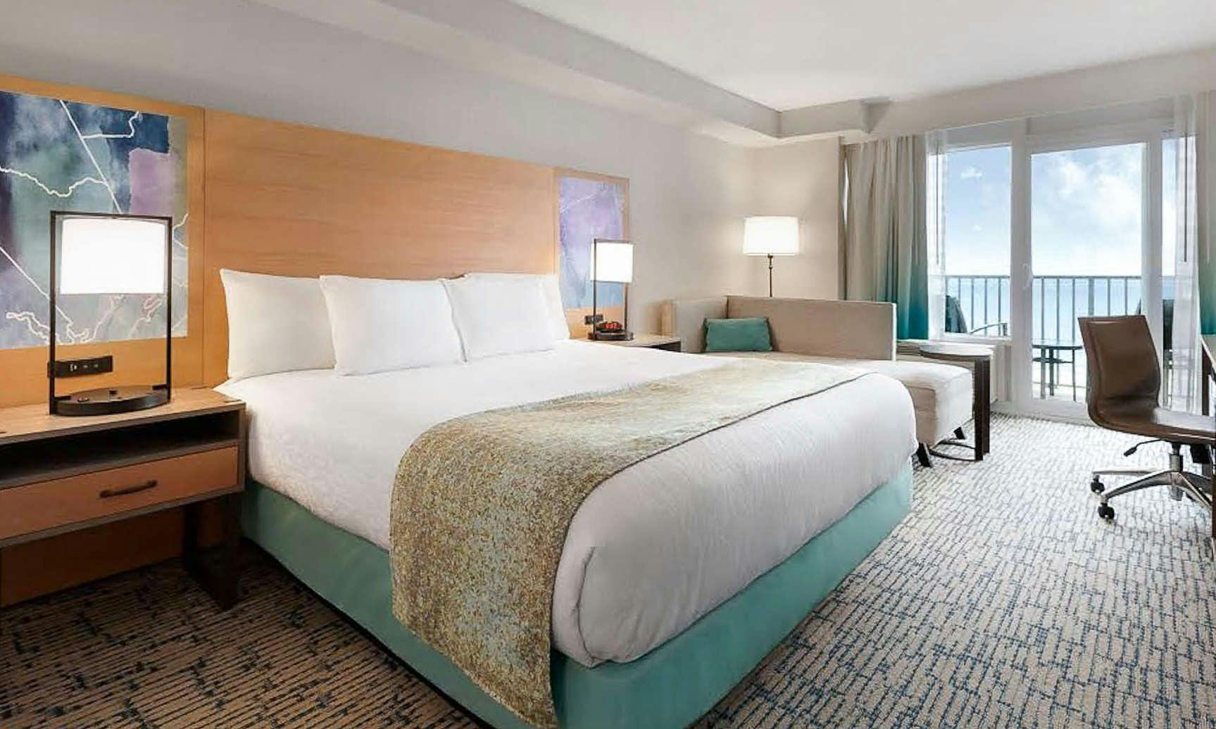 Surfbreak Oceanfront Hotel