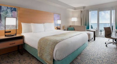 Surfbreak Oceanfront Hotel