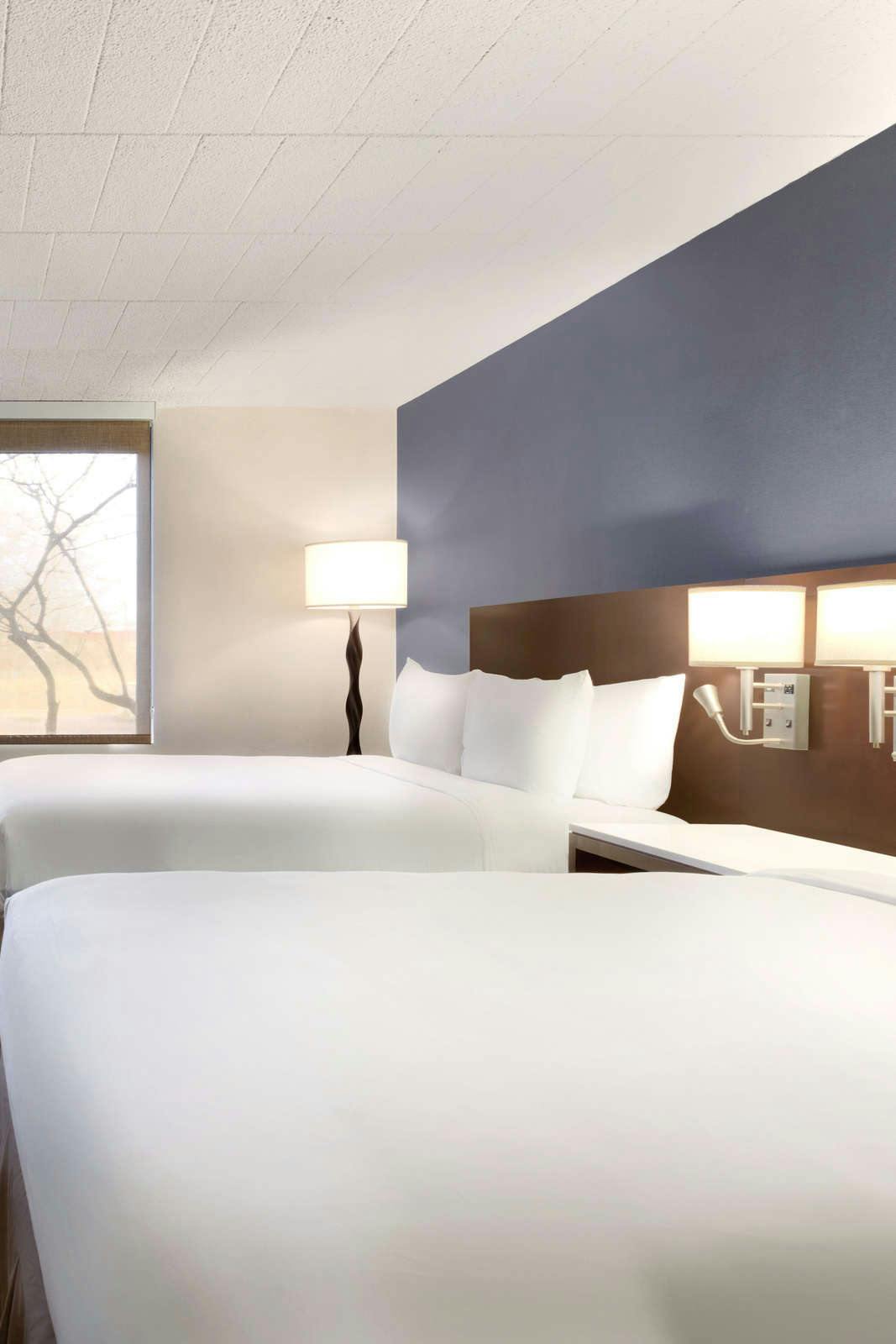 Hotel Skyline Hotel Detroit Airport photo 1