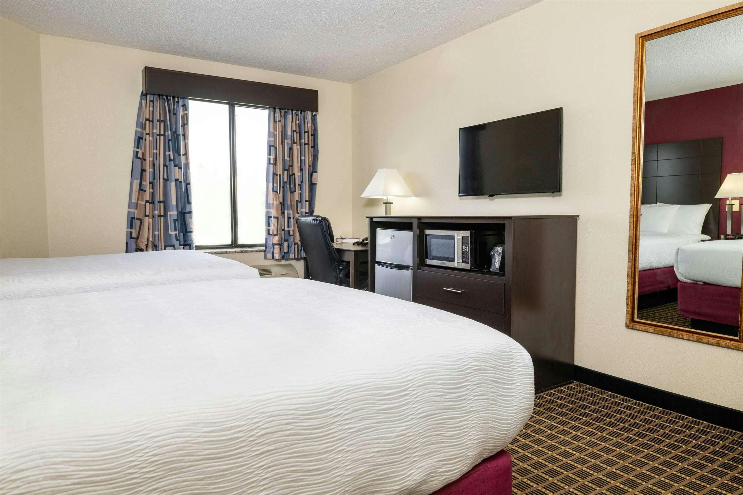 Hotel Baymont Mukwonago photo 5