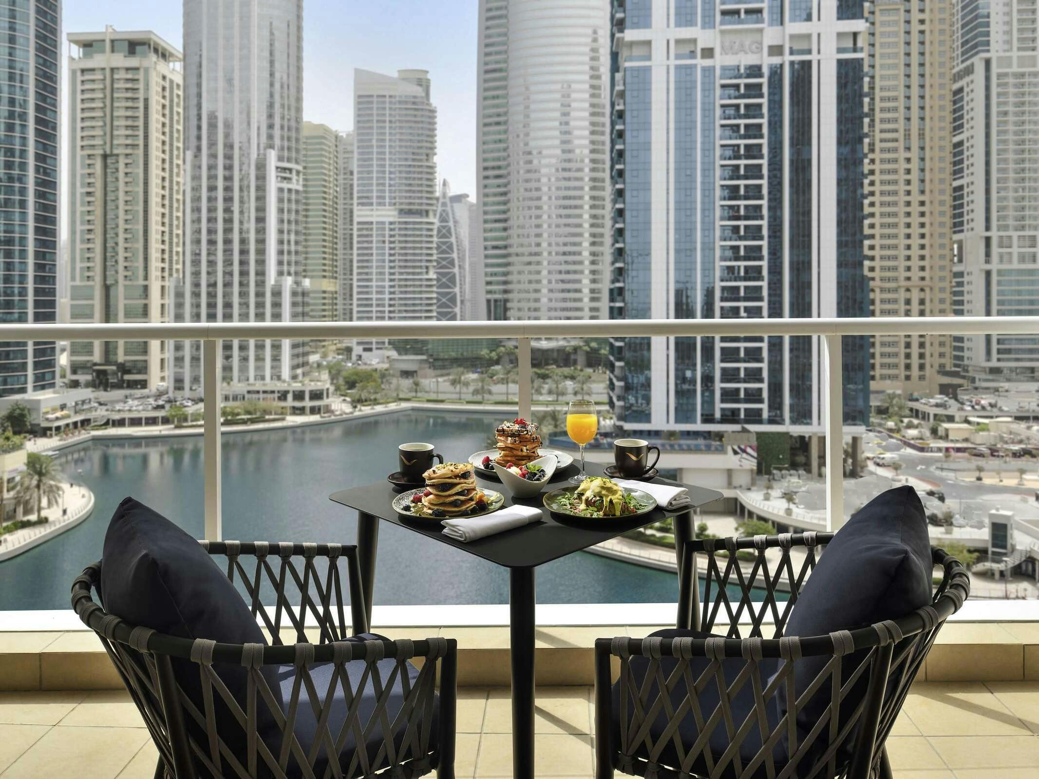 Hotel MOVENPICK JUMEIRAH LAKES TOWER photo 2