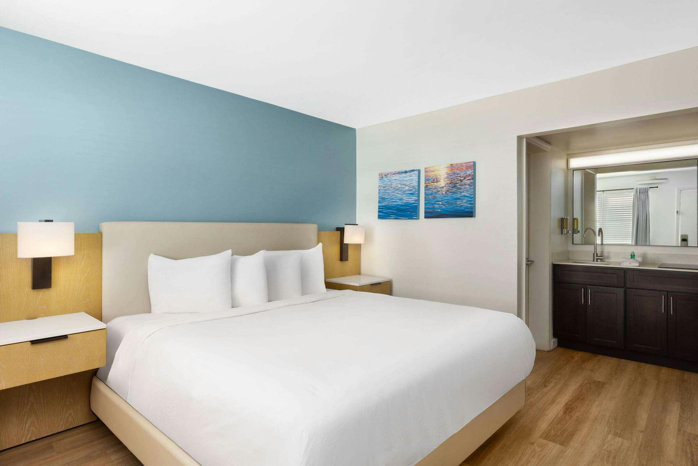 Hotel Manteo, Trademark Coll