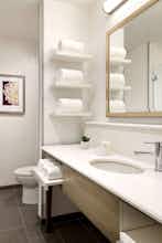 Hotel Hampton Inn Long Beach Airport photo 2