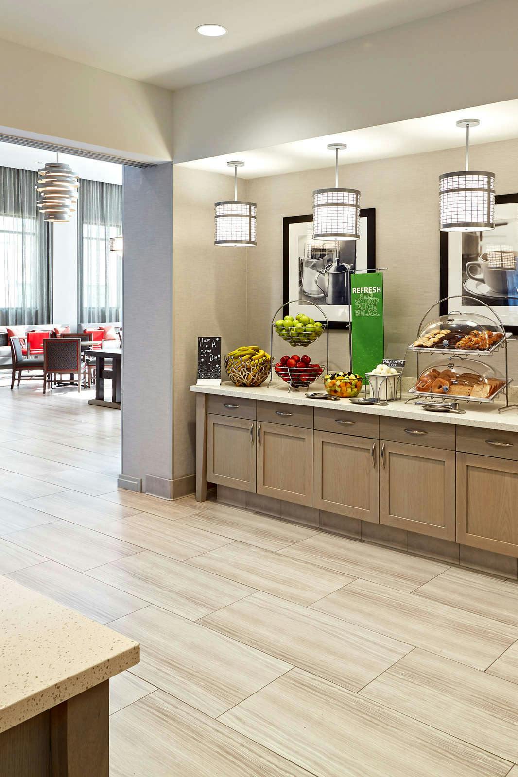 Hotel Hampton Inn Long Beach Airport photo 5