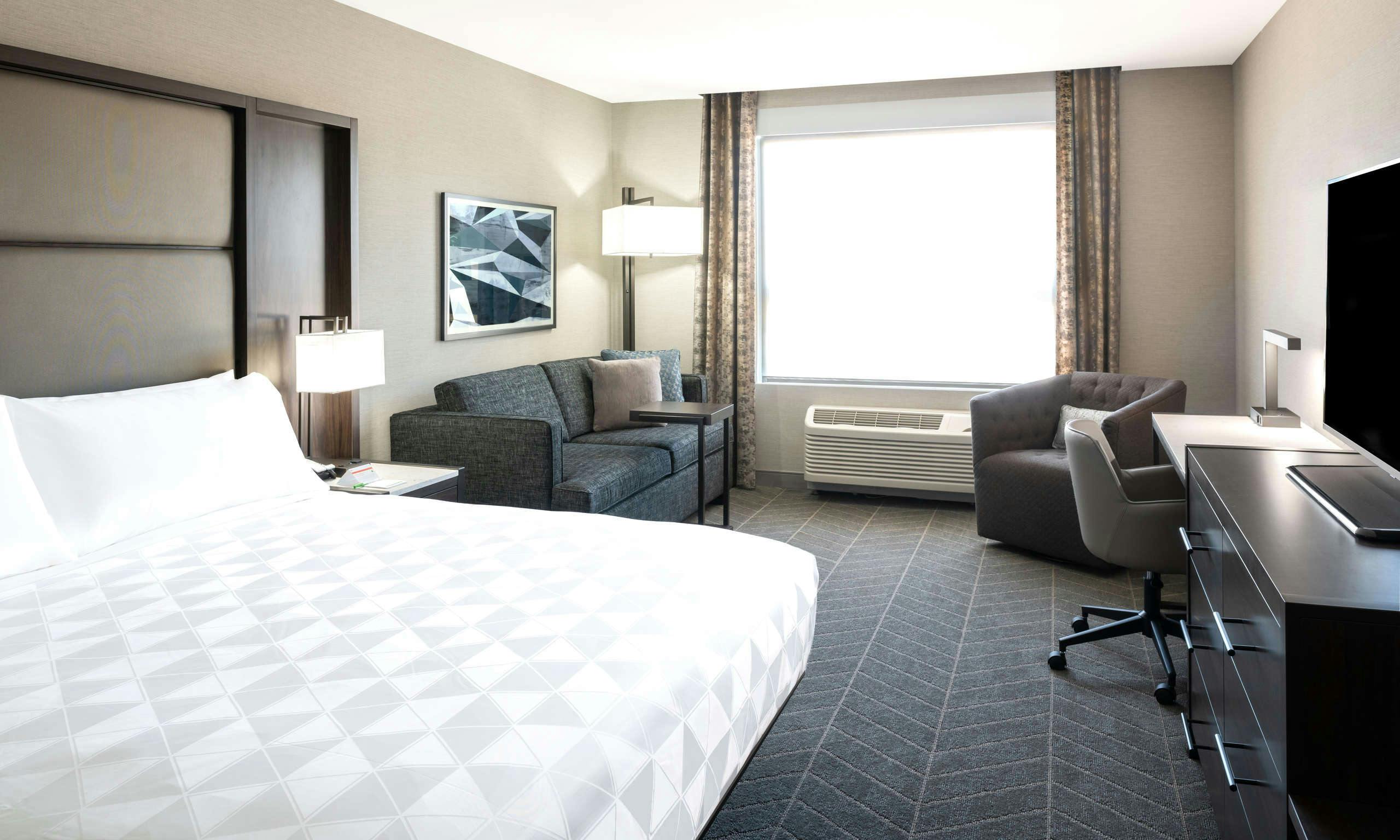 Holiday Inn Boston Logan Airport - Chelsea, an IHG Hotel