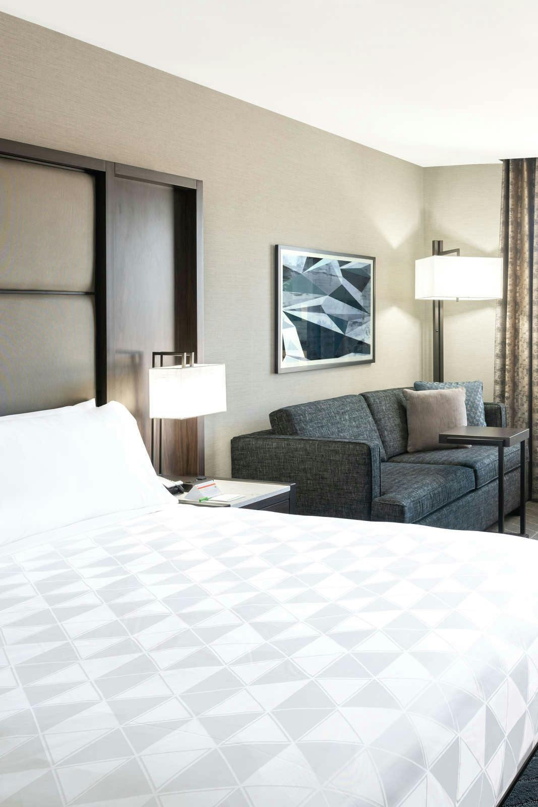 Hotel Holiday Inn Boston Logan Airport - Chelsea, an IHG Hotel photo 1