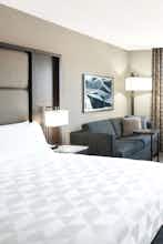 Hotel Holiday Inn Boston Logan Airport - Chelsea, an IHG Hotel photo 1