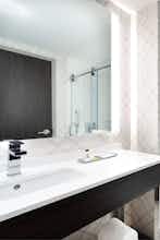 Hotel Holiday Inn Boston Logan Airport - Chelsea, an IHG Hotel photo 4