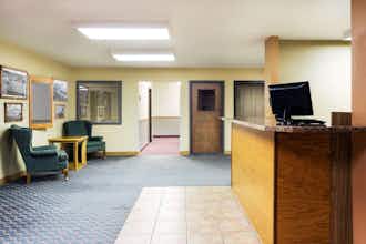 Hotel Super 8 by Wyndham Hot Springs photo 3