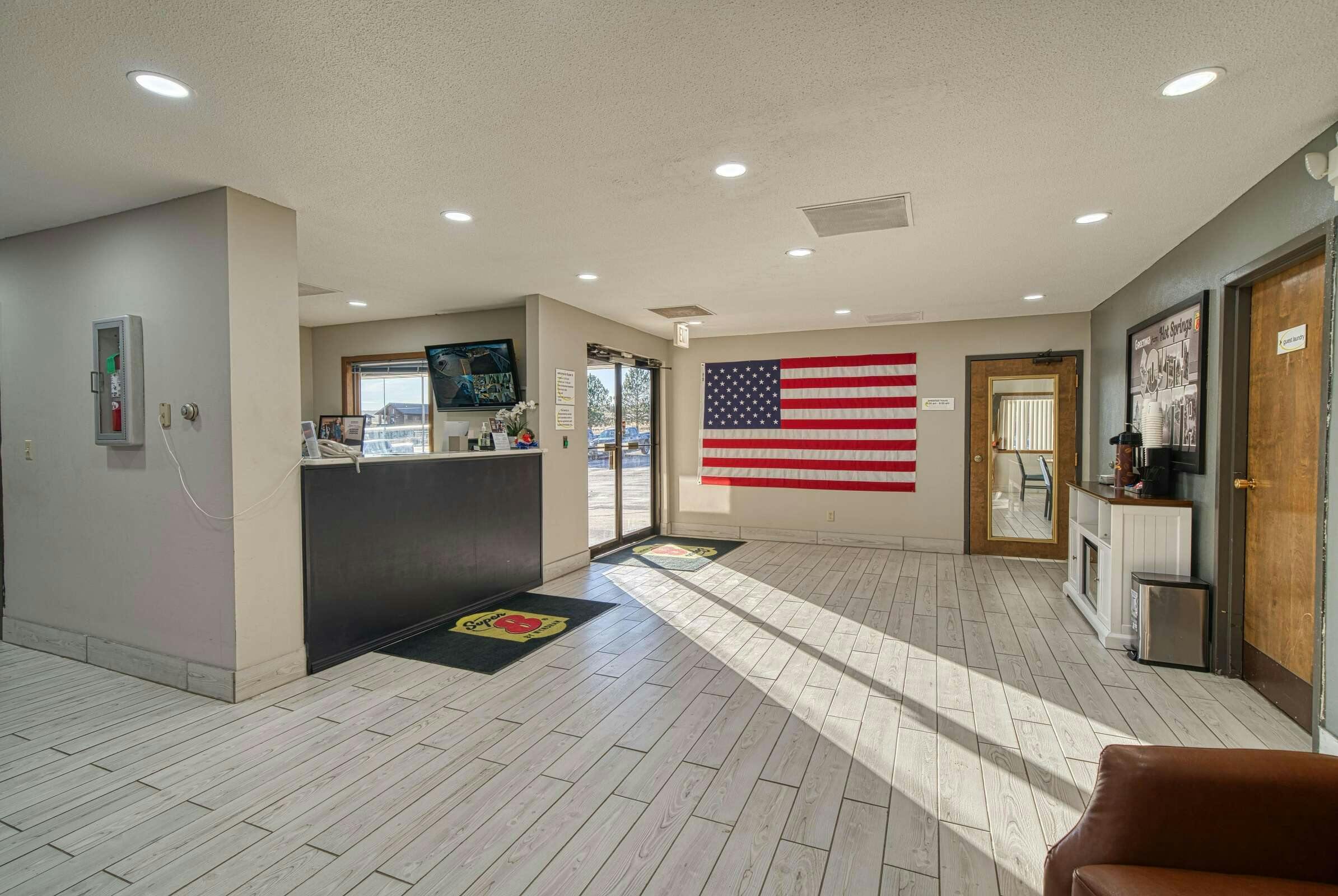 Hotel Super 8 by Wyndham Hot Springs photo 5