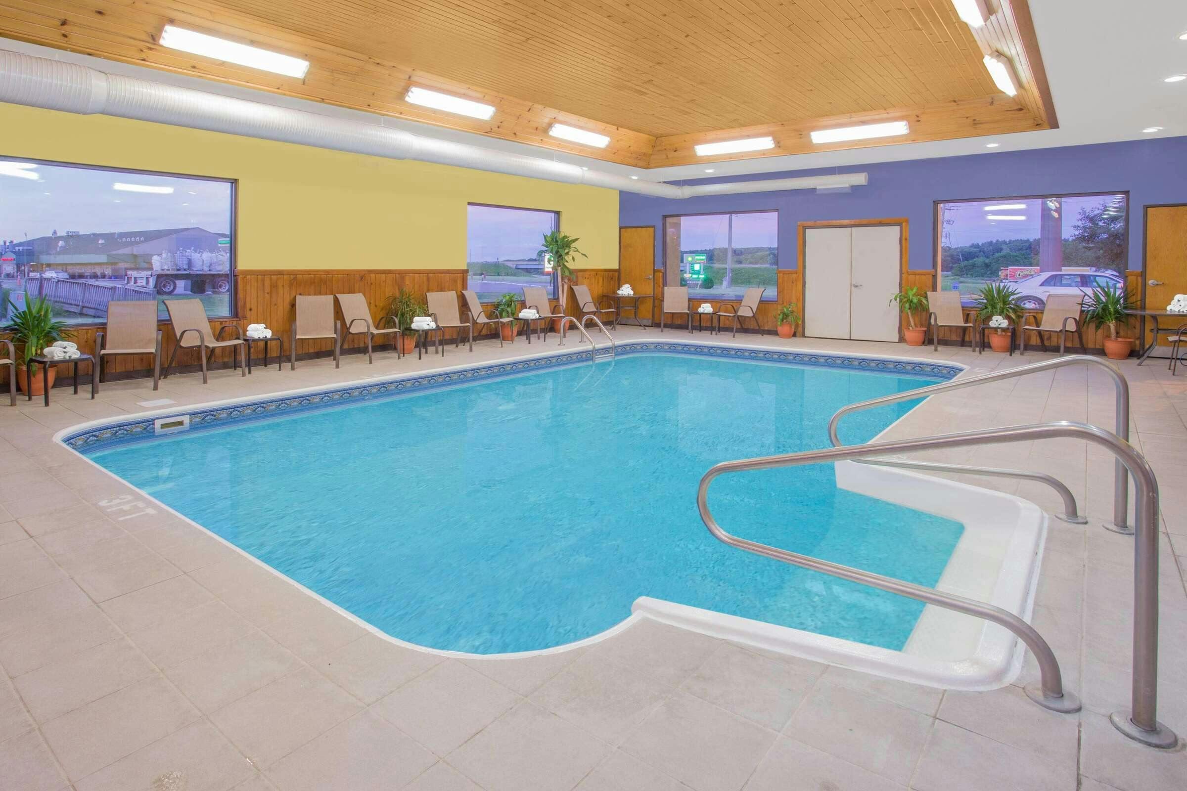 Hotel Days Inn Portage/Cascade Mt photo 1