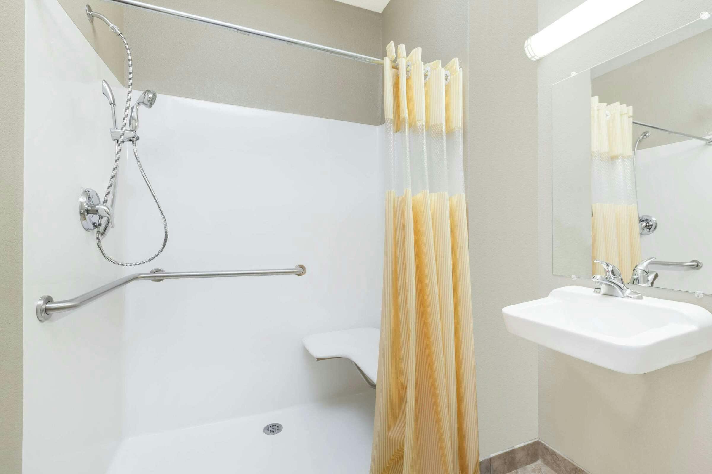 Hotel Days Inn and Suites Marquez photo 3