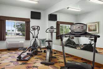 Hotel Days Inn and Suites ColumbusNE photo 1